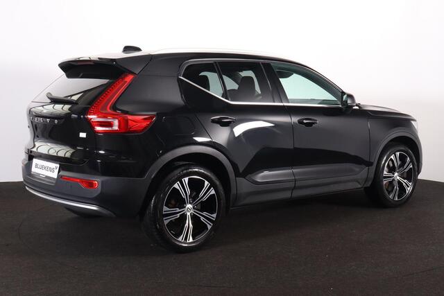 Volvo XC40 T5 Recharge Inscription - Panorama/schuifdak - IntelliSafe Assist - Adaptieve LED koplampen - Parkeercamera achter - Parkeersensoren voor & achter - Extra getint glas - 19' LMV