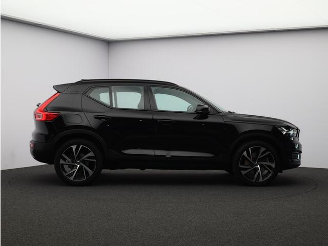 Volvo XC40 T4 Recharge R-Design / Panoramadak / 360 Camera / Elektrische Stoelen / Harman Kardon / Stoel+Stuurverwarming / 20" Wielen / Adaptive Cruise /