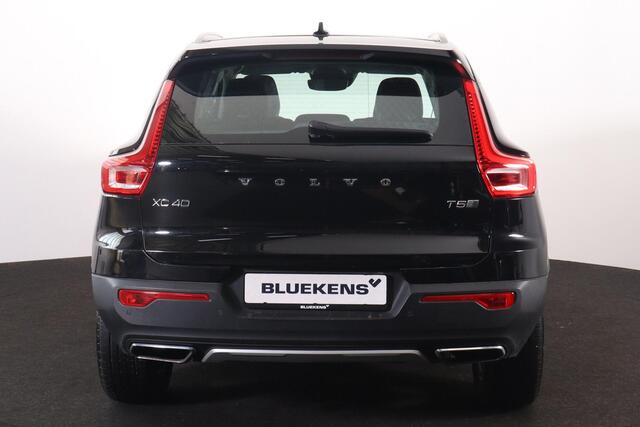 Volvo XC40 T5 Recharge Inscription - IntelliSafe - Parkeercamera achter - Verwarmde voorstoelen - Parkeersensoren voor & achter - 19' LMV - BLIS - Trekhaak semi-elektrisch inklapbaar