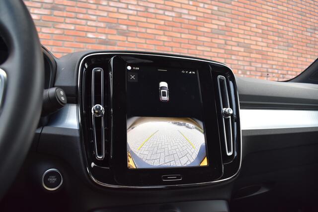 Volvo XC40 B3 177PK Core | 19" | Trekhaak | All-Season | Lighting | Power Seats |