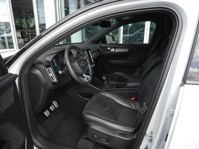 Volvo XC40 1.5 T3 Momentum Business | Zwart dak | Navigatie | Adaptieve Cruise control | Camera | Elektrische achterklep | Elektrisch verstelbare stoelen met geheugen