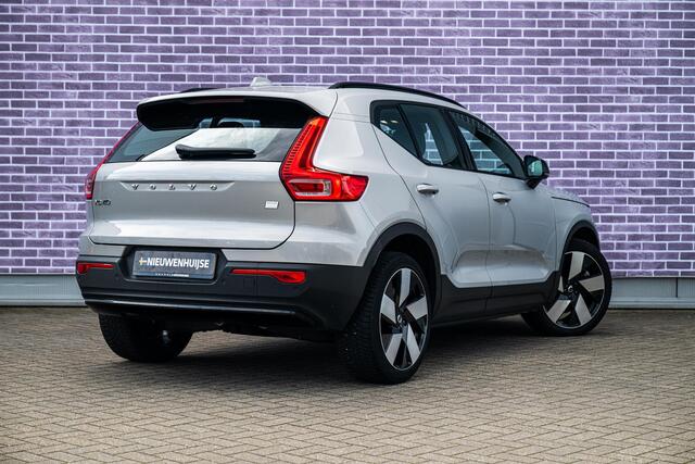 Volvo XC40 Recharge Plus 70 kWh | Adaptieve Cruise Control | Dodehoek Detectie | Stoel en Stuurverwarming | 20" | Nubuck Bekleding |