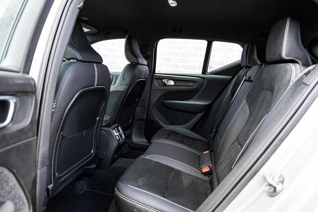 Volvo XC40 Recharge Plus 70 kWh | Adaptieve Cruise Control | Dodehoek Detectie | Stoel en Stuurverwarming | 20" | Nubuck Bekleding |