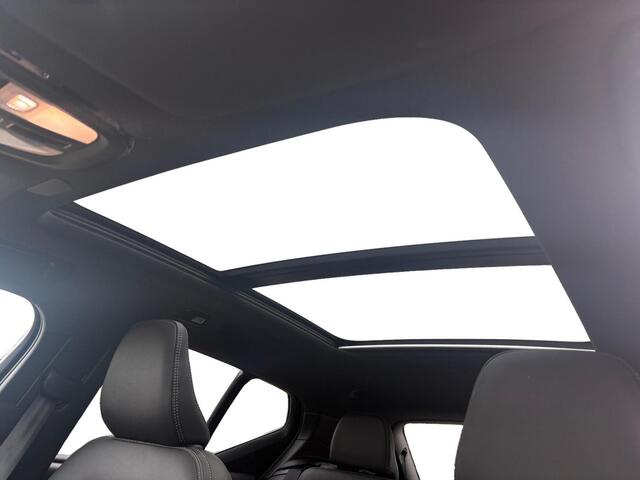 Volvo XC40 B4 Plus l Getint Glas Achter l 360 Camera l Schuif/Kantel dak l