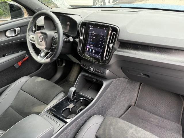 Volvo XC40 Recharge Plus 70 kWh | Adaptieve Cruise Control | Dodehoek Detectie | Stoel en Stuurverwarming | 20" | Nubuck Bekleding |