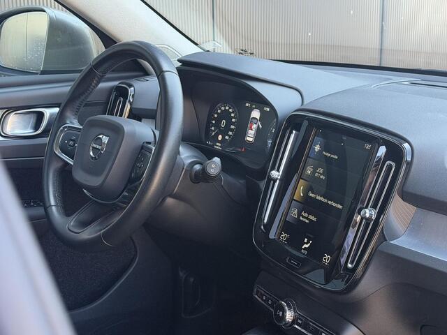 Volvo XC40 1.5 T3 Momentum Pro Panorama dak / Elek. kofferbak / DAB / Camera / cruise control /