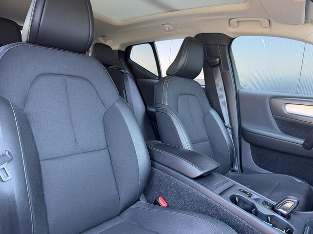 Volvo XC40 1.5 T3 Momentum Pro Panorama dak / Elek. kofferbak / DAB / Camera / cruise control /