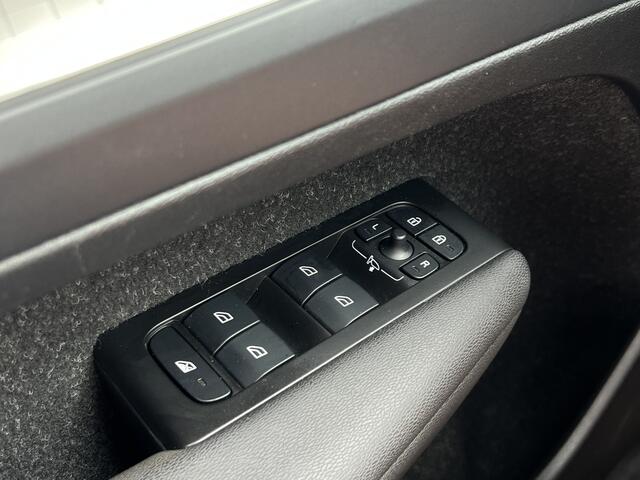 Volvo XC40 1.5 T4 Recharge R-Design | Trekhaak | Navi | LED | Carplay