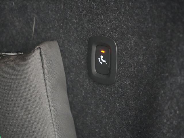 Volvo XC40 Ultimate Recharge Pure 69 kWh 231pk Dealer O.H. | Trekhaak Af Fabriek | Panodak | Adaptive Cruise | 360 Camera | Harman / Kardon | Sportstoelen Memory & Verwarmd | Warmtepomp | Keyless | Blis | Stuur Verwarmd | Google Assistent | DAB |