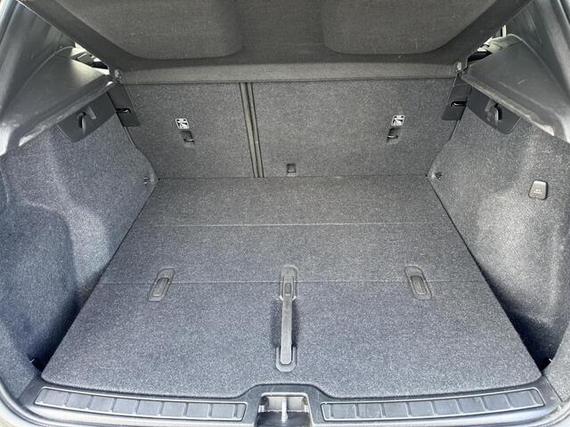 Volvo XC40 1.5 T2 Essential | Navigation Tech Pakket | Full Led | LM 17 Inch |