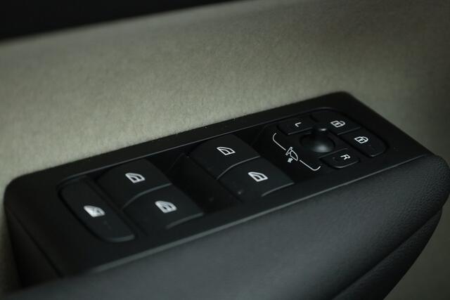 Volvo XC40 1.5 T5 Recharge Inscription | Leder | Pilot Assist | Camera | Stoel- Stuurverw. | Harman Kardon | Apple CarPlay