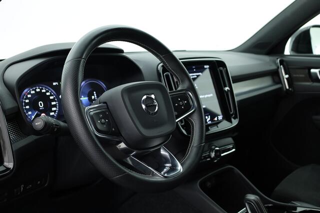 Volvo XC40 1.5 T5 Recharge R-Design | RIJKLAAR !! | Adapt. Cruise | Trekhaak | Leder | Camera | Stoel- Stuurverw. | Harman Kardon | Apple CarPlay