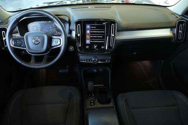 Volvo XC40 T2 Momentum | Automaat | Navigatie | Parkeercamera | Parkeersensoren voor en achter | Apple Carplay | Android Auto | Climate Control | Cruise Control