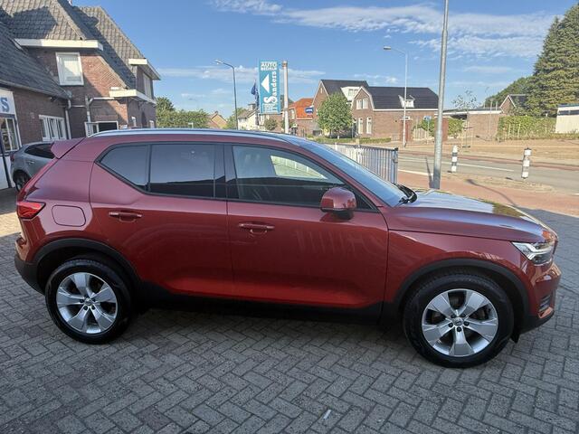 Volvo XC40 2.0 T4 AWD Momentum Pro