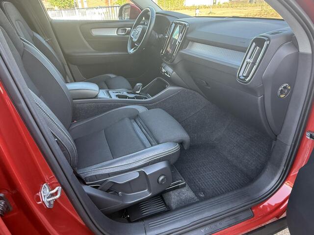 Volvo XC40 2.0 T4 AWD Momentum Pro