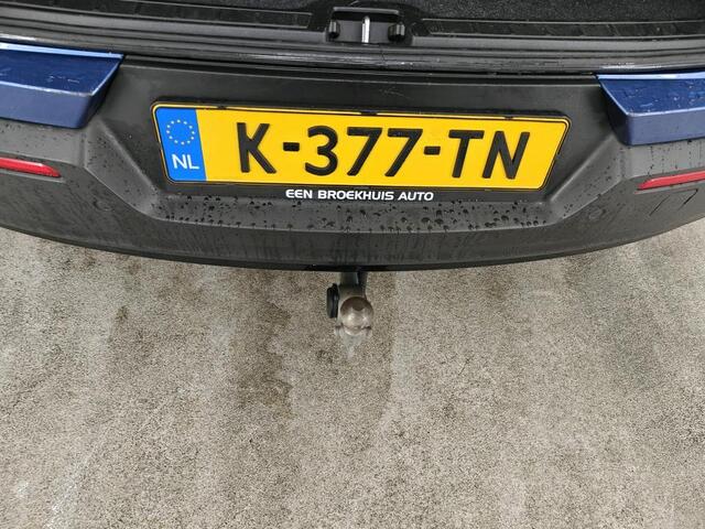 Volvo XC40 Recharge P8 AWD R-Design PANODAK | TREKHAAK