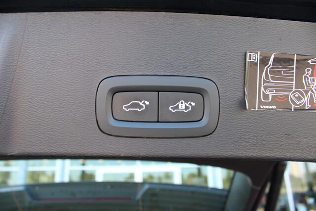 Volvo XC40 T4 211PK Automaat Recharge Inscription Expression | AppleCarplay | Keyless | Spraakbediening | Climate Control | 18" LM Velgen |