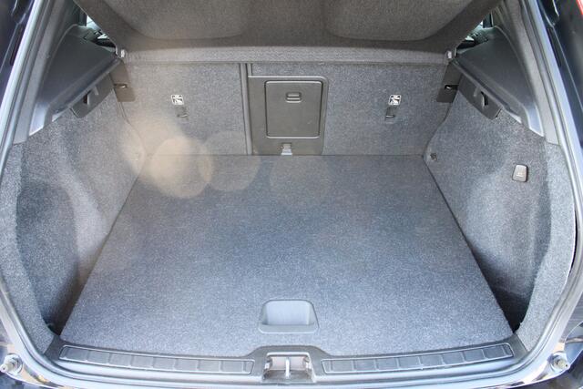 Volvo XC40 T2 130PK Automaat Momentum | Org. NL | AppleCarplay | PDC Achter | Climate Control | Leder |