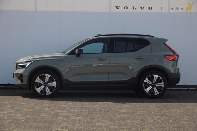 Volvo XC40 T5 262PK Automaat Plug-in hybrid Ultimate Dark / Adaptive cruise control / Trekhaak / Elektrische stoelen / Harman Kardon audio / Pilot assist / BLIS / Stoel en stuur verwarming / Elektrische achterklep / Parkeersensoren met 360 camera