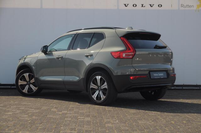 Volvo XC40 T5 262PK Automaat Plug-in hybrid Ultimate Dark / Adaptive cruise control / Trekhaak / Elektrische stoelen / Harman Kardon audio / Pilot assist / BLIS / Stoel en stuur verwarming / Elektrische achterklep / Parkeersensoren met 360 camera