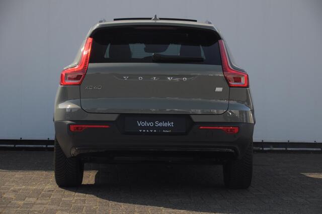 Volvo XC40 T5 262PK Automaat Plug-in hybrid Ultimate Dark / Adaptive cruise control / Trekhaak / Elektrische stoelen / Harman Kardon audio / Pilot assist / BLIS / Stoel en stuur verwarming / Elektrische achterklep / Parkeersensoren met 360 camera