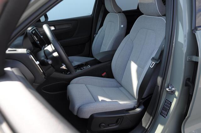 Volvo XC40 T5 262PK Automaat Plug-in hybrid Ultimate Dark / Adaptive cruise control / Trekhaak / Elektrische stoelen / Harman Kardon audio / Pilot assist / BLIS / Stoel en stuur verwarming / Elektrische achterklep / Parkeersensoren met 360 camera