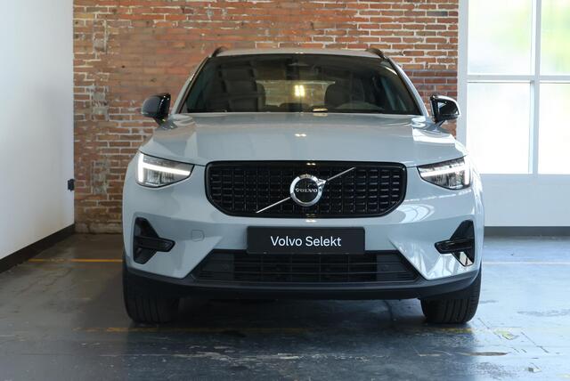 Volvo XC40 B4 Plus Dark | Elektrisch Verstelbare Voorstoelen | Stoel + Stuurverwarming | Pilot Assist | Google Infotainment | Dodehoekwaarschuwing | Semi-Elektrische Trekhaak |