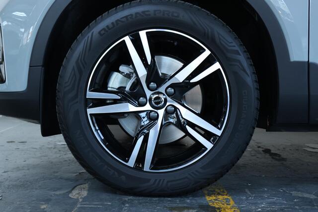Volvo XC40 B4 Plus Dark | Elektrisch Verstelbare Voorstoelen | Stoel + Stuurverwarming | Pilot Assist | Google Infotainment | Dodehoekwaarschuwing | Semi-Elektrische Trekhaak |