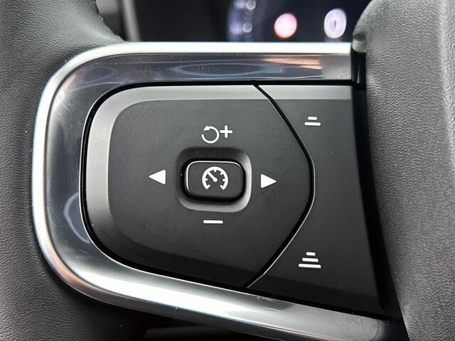 Volvo XC40 2.0 B4 Plus Dark