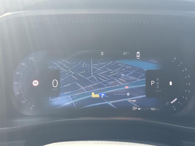 Volvo XC40 2.0 B4 Plus Black Edition / Pano. dak / Elek. verstelbare stoelen / Harman Kardon / Stoel+stuur verwarming / BLIS / Camera achter /