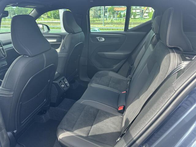 Volvo XC40 2.0 B4 Plus Black Edition / Pano. dak / Elek. verstelbare stoelen / Harman Kardon / Stoel+stuur verwarming / BLIS / Camera achter /