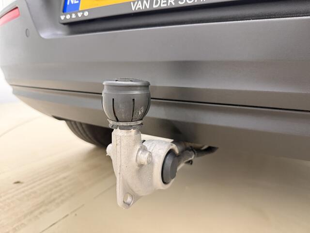 Volvo XC40 T2 129PK Automaat Momentum Core | Trekhaak | Camera | | Navigatie | Carkit | LED