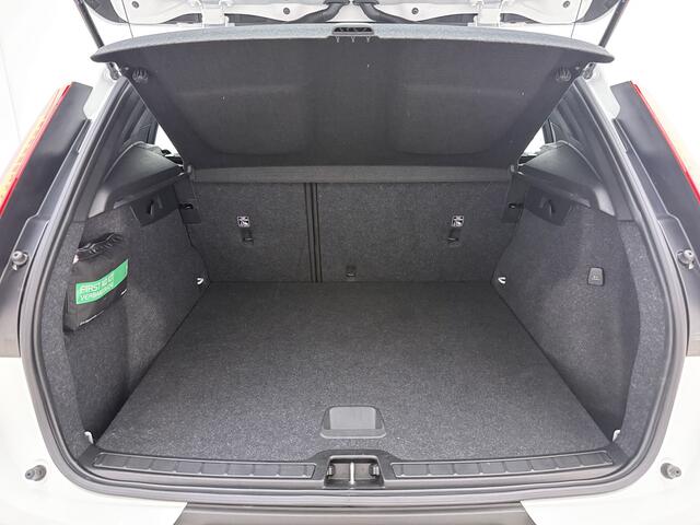 Volvo XC40 T2 129PK Automaat Momentum Core | Trekhaak | Camera | | Navigatie | Carkit | LED