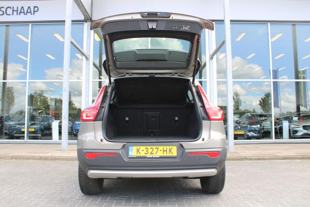 Volvo XC40 T2 130PK Automaat Business Pro | Pilot Assist | El. Achterklep | AppleCarplay | Verw. Stoelen & Stuurwiel | DAB |