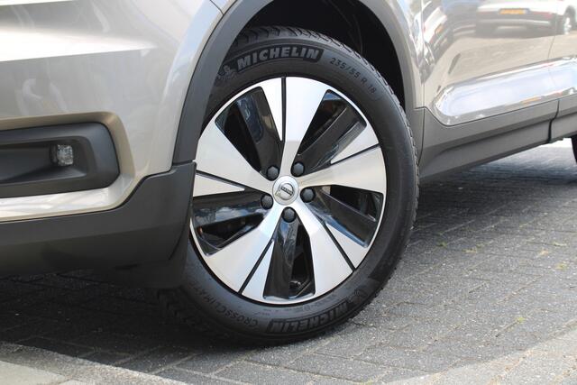 Volvo XC40 T2 130PK Automaat Business Pro | Pilot Assist | El. Achterklep | AppleCarplay | Verw. Stoelen & Stuurwiel | DAB |