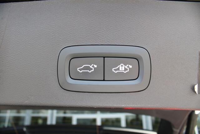 Volvo XC40 T2 130pk Business Pro | Verw. Voorstoelen & Stuurwiel | Camera + PDC | DAB | BLIS | Keyless |