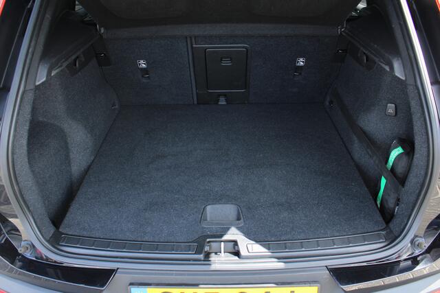 Volvo XC40 T2 130pk Business Pro | Verw. Voorstoelen & Stuurwiel | Camera + PDC | DAB | BLIS | Keyless |