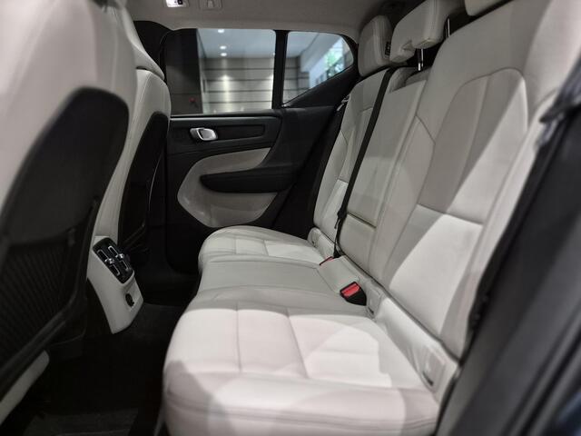 Volvo XC40 1.5 T5 Recharge Inscription | Panoramadak | Leder | 360 Camera | Harman Kardon Audio systeem | Elektrische stoelen |
