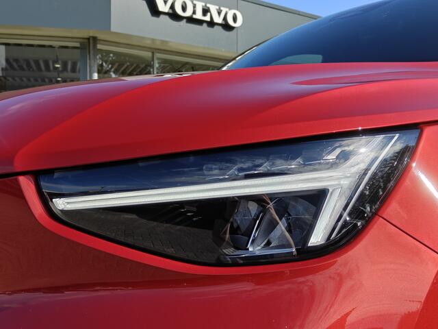 Volvo XC40 B4 211PK Plus Dark | BLIS | Trekhaak | H&K | Verwarm. Stoelen+Stuur | ACC | PDC V+A | Camera Achter |