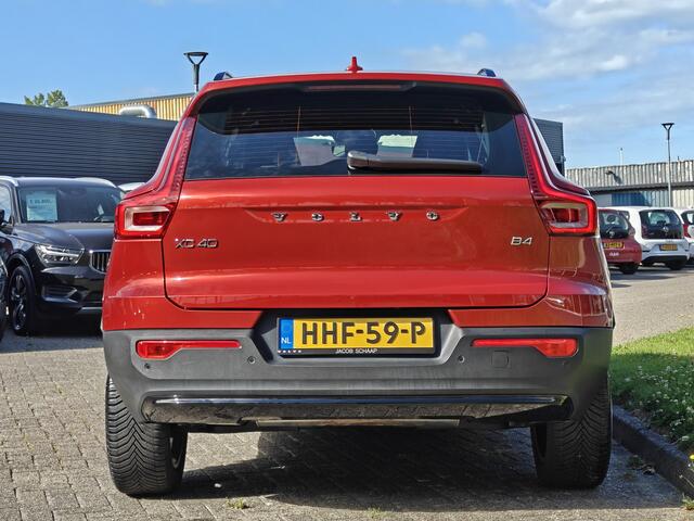 Volvo XC40 B4 211PK Plus Dark | BLIS | Trekhaak | H&K | Verwarm. Stoelen+Stuur | ACC | PDC V+A | Camera Achter |