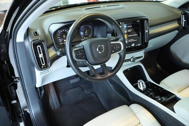 Volvo XC40 T5 Recharge Inscription | Adaptive Cruise Control | 360° Parkeercamera | Parkeersensoren voor + achter | Parkeerverwarming | Harman Kardon Premium Audio | Panoramadak | BLIS | Park Assist Pilot | Stoelverwarming |