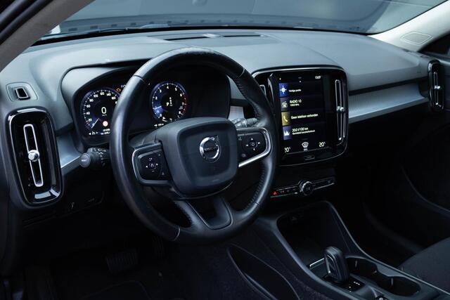 Volvo XC40 1.5 T3 Momentum Pro | Panoramisch Schuif-/Kanteldak | Verwarmde voorruit | Elektrische achterklep | Climate Control |