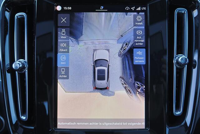 Volvo XC40 B3 Ultra Dark - Panorama/schuifdak - IntelliSafe Assist & Surround - 360º Camera - Harman/Kardon audio - Verwarmde voorstoelen & stuur - Parkeersensoren voor & achter - Elektr. bedienb. voorstoelen met geheugen links - Draadloze tel. lader - Extra getint glas - Inklapbare trekhaak - 19' LMV