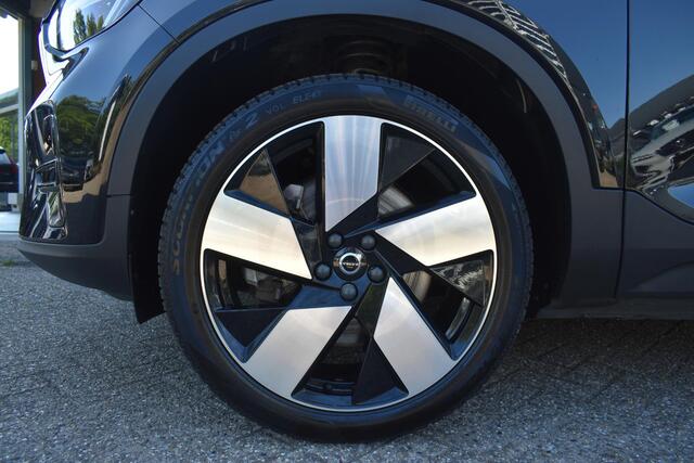 Volvo XC40 Recharge Core | Comfortstoelen | Stoelverwarming | Stuurwielverwarming | Draadloze telefoonlader | Adaptive Cruise Control | Parkeersensoren voor + achter | Parkeercamera |