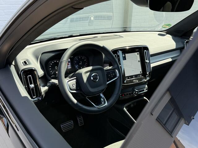 Volvo XC40 2.0 B4 R-Design | Pilot Assist | Bliss | Camera | CarPlay | 18 inch