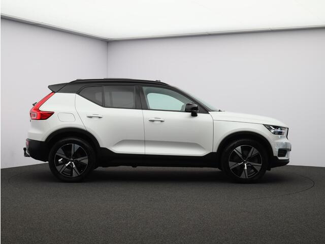 Volvo XC40 T5 262PK Plug in Hybrid R-Design / Trekhaak / Panoramisch Dak / Verwarmbare Voorstoelen+Stuurwiel / Adaptive Cruise / Extra Getint Glas /