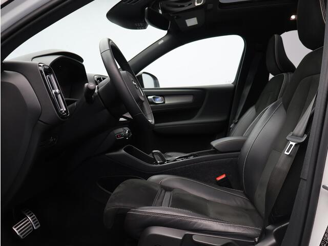 Volvo XC40 T5 262PK Plug in Hybrid R-Design / Trekhaak / Panoramisch Dak / Verwarmbare Voorstoelen+Stuurwiel / Adaptive Cruise / Extra Getint Glas /