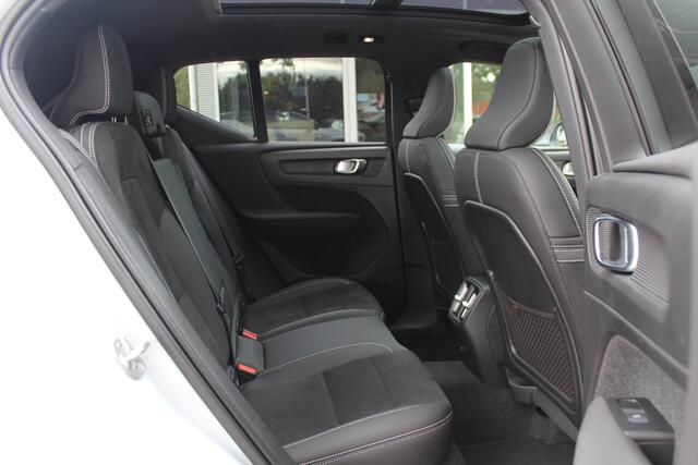 Volvo XC40 1.5 T5 Twin Engine R-Design / Panoramadak / Camera / 20'' / Stoel+Stuurverwarming / CarPlay / Dodehoek / DAB / Cruise Control Adaptief