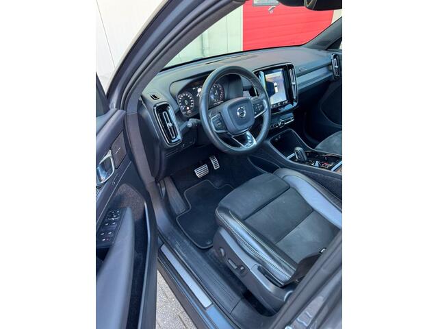Volvo XC40 2.0 T4 R-DESIGN
