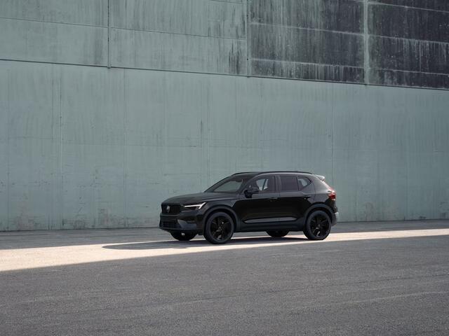 Volvo XC40 B4 Plus Black Edition | Panoramadak | Parkeercamera | Harman Kardon | Stoel- en stuurverwarming | Elektrische stoelen